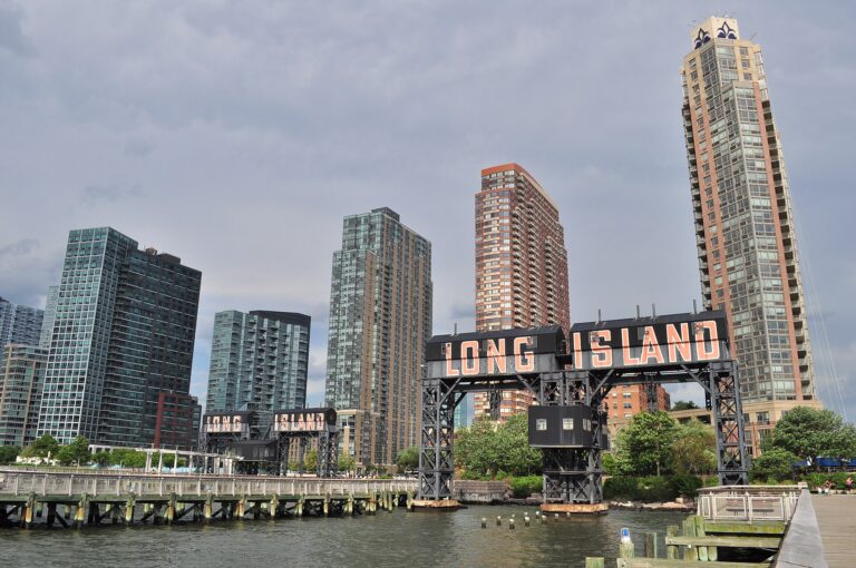 Gantry Plaza, Hunters Point (area photo)